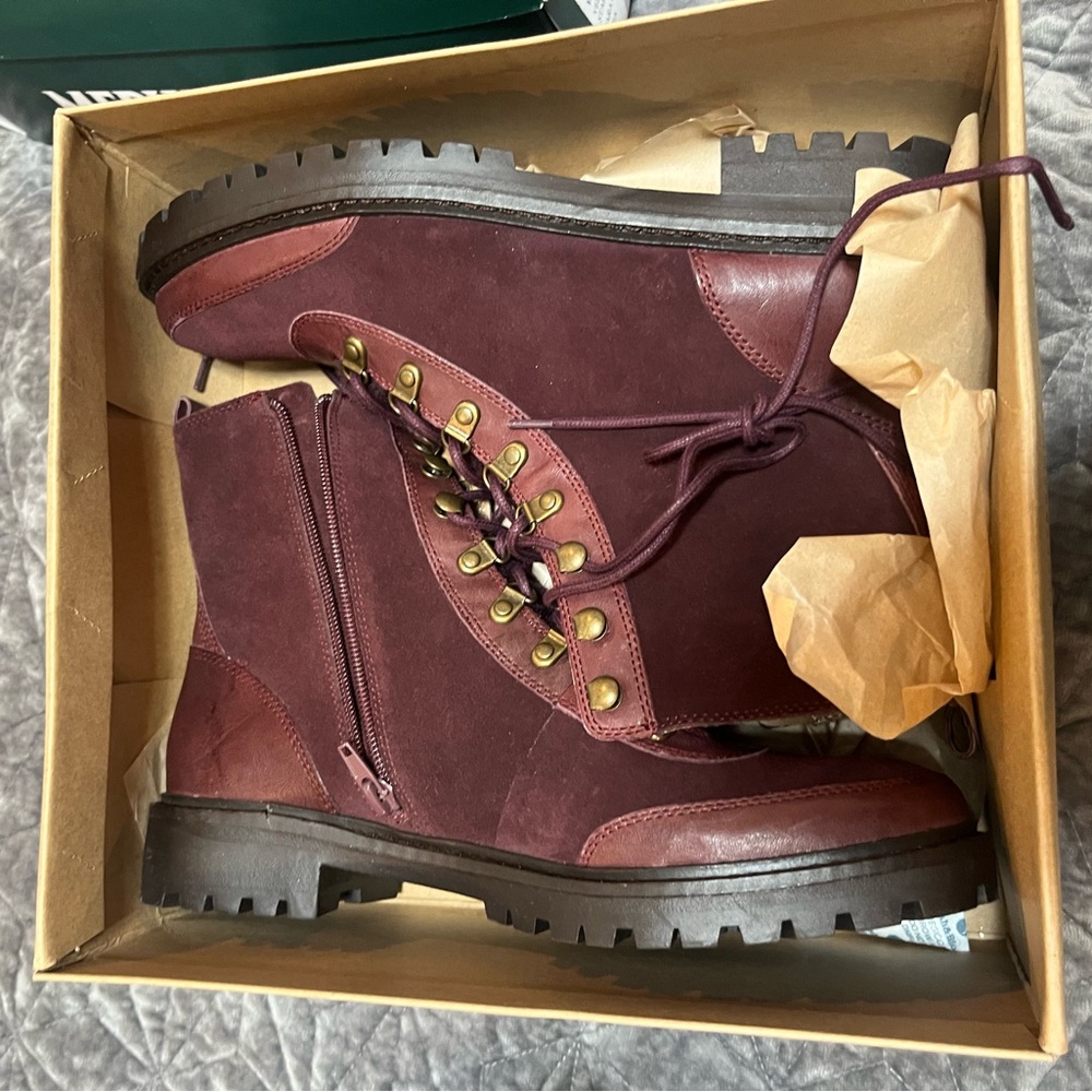 New in box Lucky brand leather wool boots 9.5 raisin brown color super nice